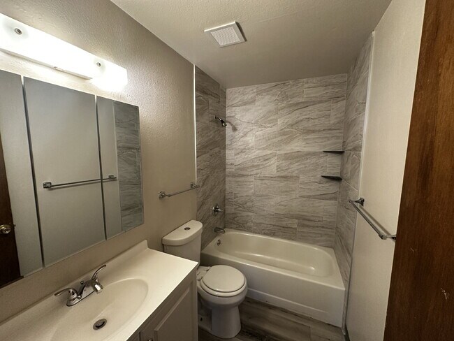 Building Photo - "Charming 2-Bed Condo Retreat in Colorado ...
