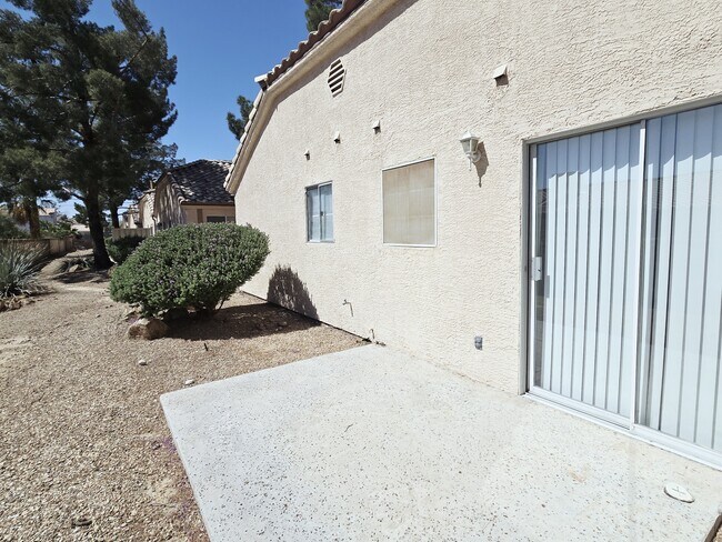 Building Photo - 1612 N Torrey Pines Dr