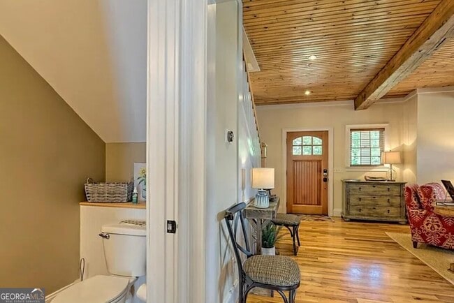 Building Photo - 643 Washington St