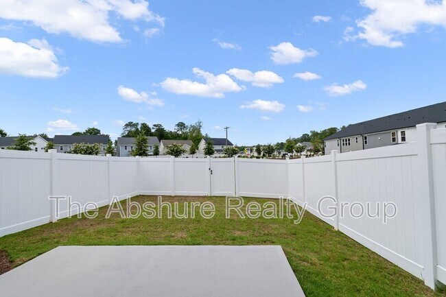 Building Photo - 8913 Kennebec Xing Dr