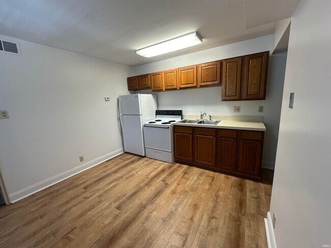 Building Photo - 665 St Mary's Dr