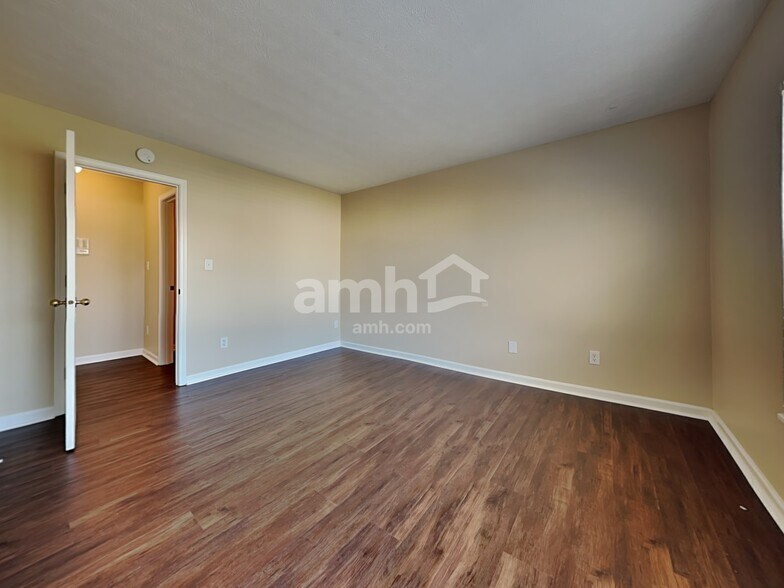 Building Photo - 3207 Creekshore Dr