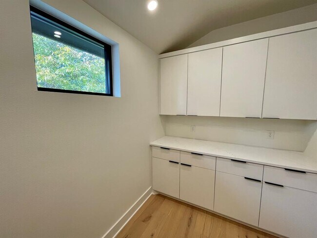 Building Photo - 1309 Palo Duro Rd