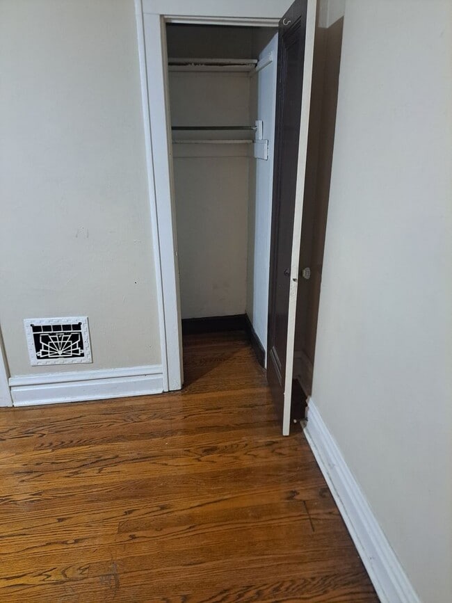 Building Photo - 5918 Arendes Dr