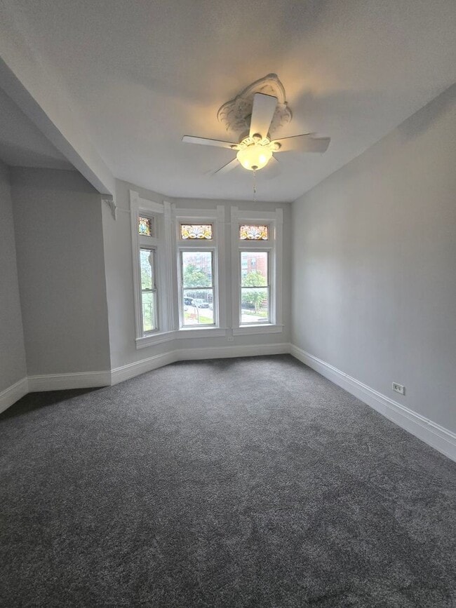 Building Photo - 4104 S Lake Park Ave