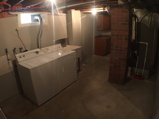 Building Photo - Renovated Modern Duplex