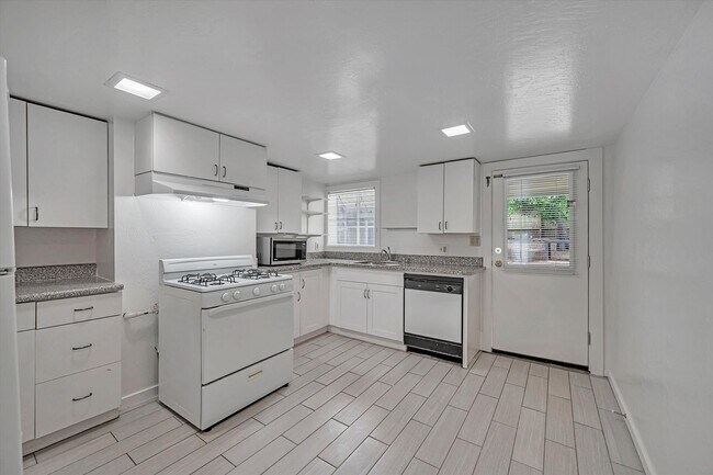 Building Photo - 12th Ave 1340-1342