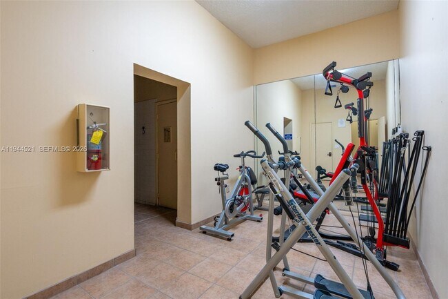 Building Photo - 13953 Kendale Lakes Cir