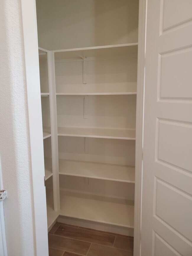 Building Photo - Next Gen Home with main house and guess unit in Spring lake Area