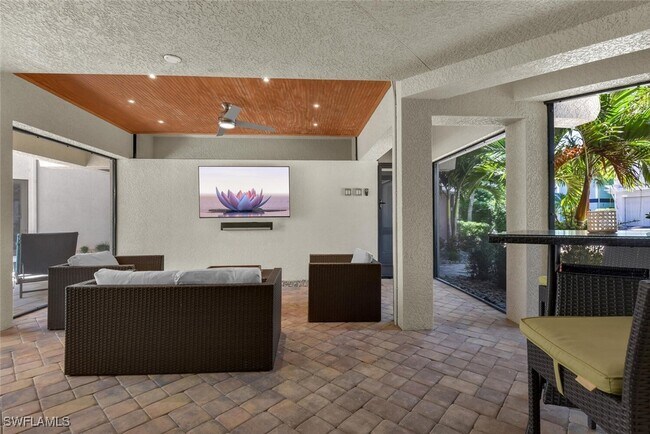 Building Photo - 684 10th Ave S