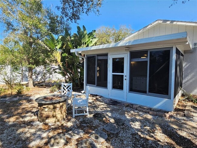 Building Photo - 272 Loyola Rd