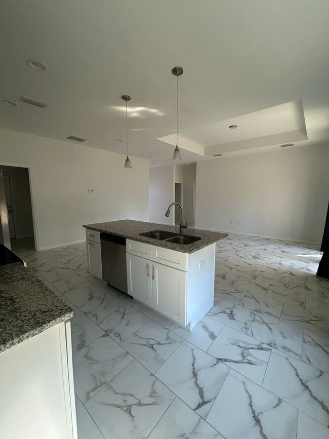 Building Photo - SPACIOUS 4 BEDROOM- 2 BATHROOM RETREAT IN BEAUTIFUL LAKE PLACID