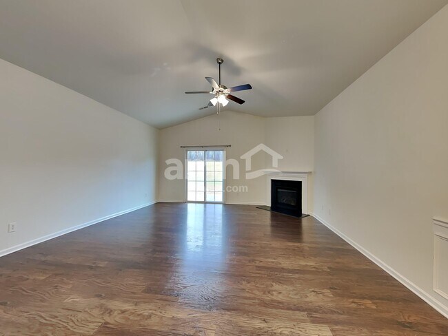 Building Photo - 553 Friar Park Ln