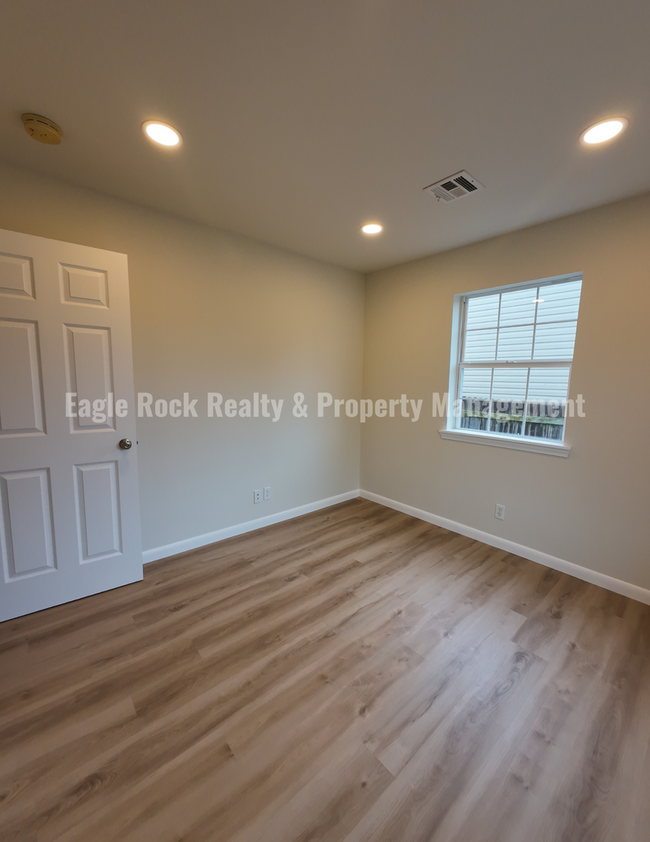 Building Photo - Newly Renovated South Tulsa Home for Rent ...