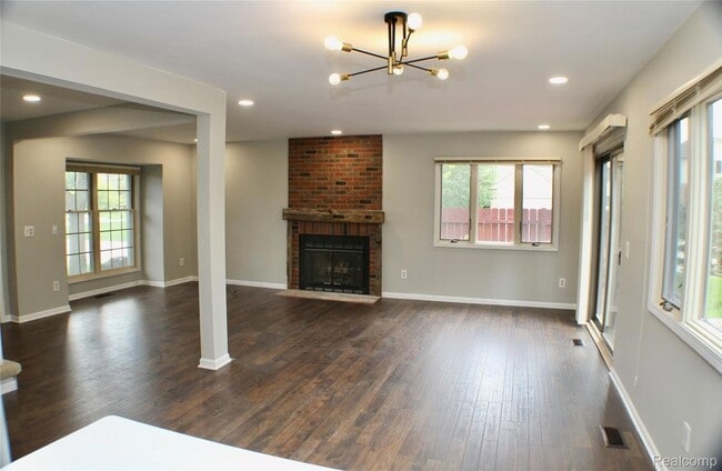 Building Photo - 1483 Colony Dr