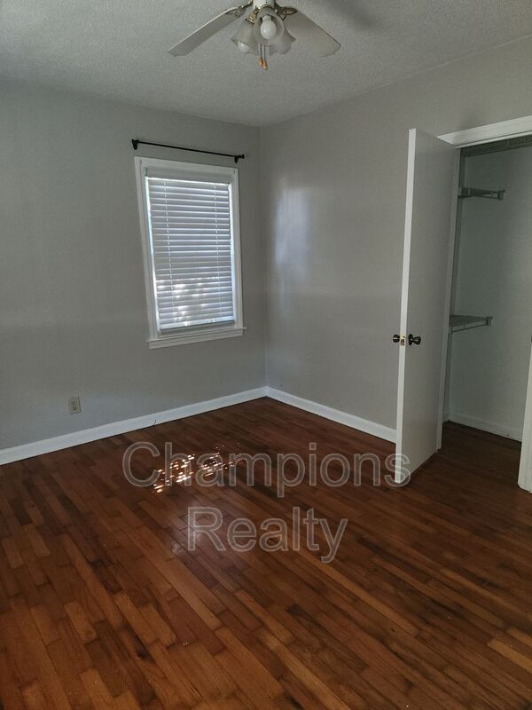 Building Photo - 5415 Eugenia Ave