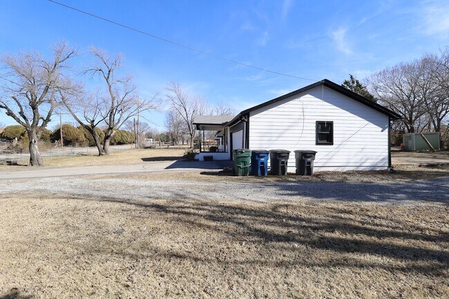 Building Photo - 4 Bed | 1.5 Bath in North Tulsa!