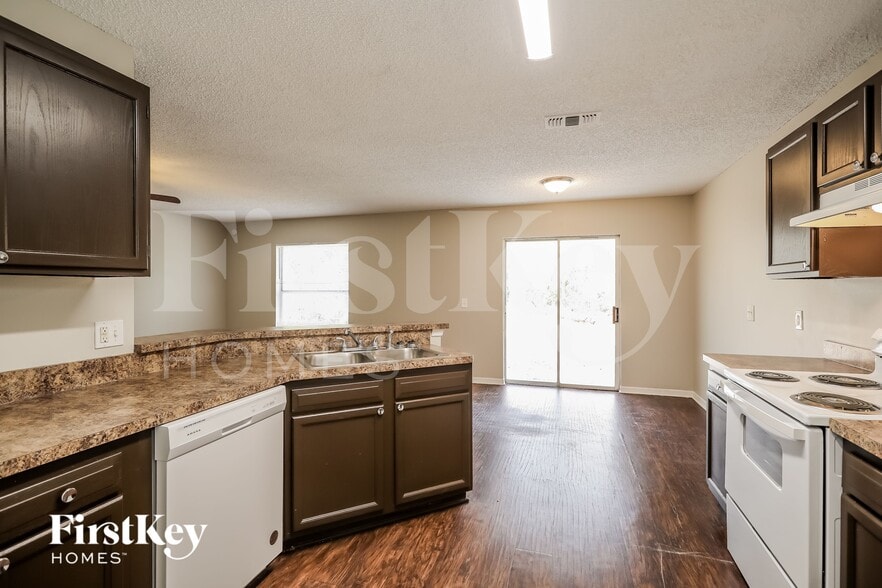 Building Photo - 14995 SE 25th Ave