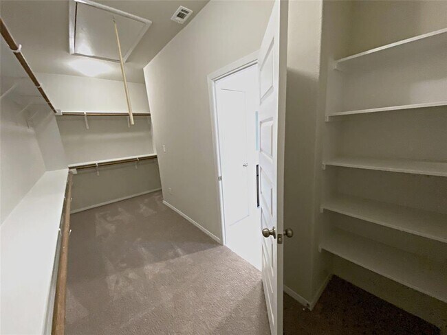 Building Photo - 20915 Oak Dale Dr