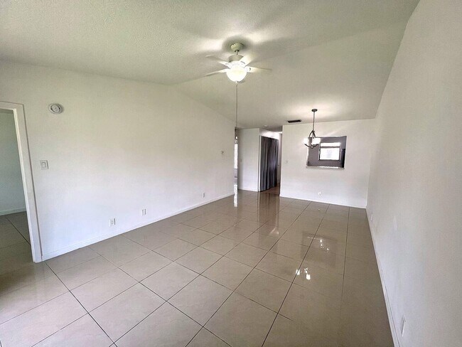 Building Photo - 9431 Boca Cove Cir