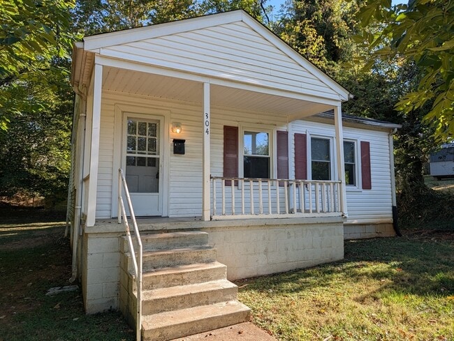 Primary Photo - 304 Bay St