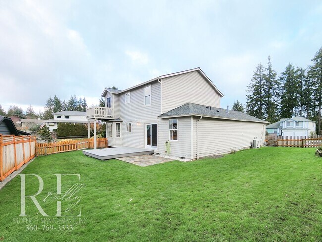 Building Photo - Modern Elegance Meets Tranquil Lakeside Living On Osprey Circle