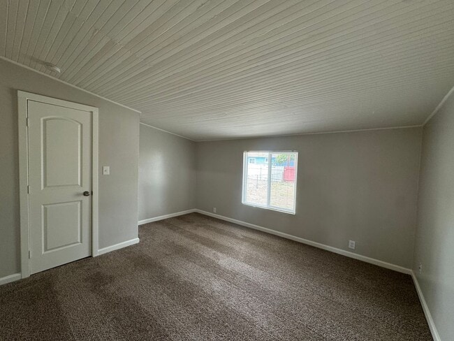 Building Photo - Adorable Oleander Home!