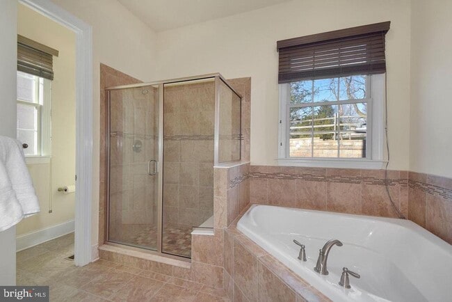 Building Photo - 71 Creekview Ln