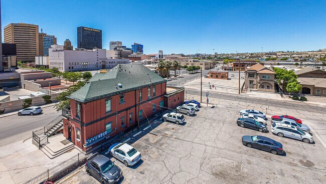 Building Photo - 702 Myrtle Ave