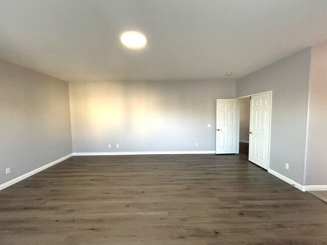 Building Photo - Silver Loop Jurupa Valley, 91752  (5 bed, ...