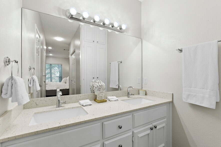Building Photo - 4501 Druid Ln
