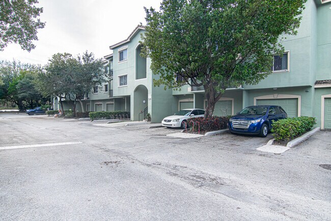 Building Photo - 350 Crestwood Cir