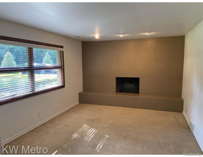 Building Photo - 561 Yorkton Ln