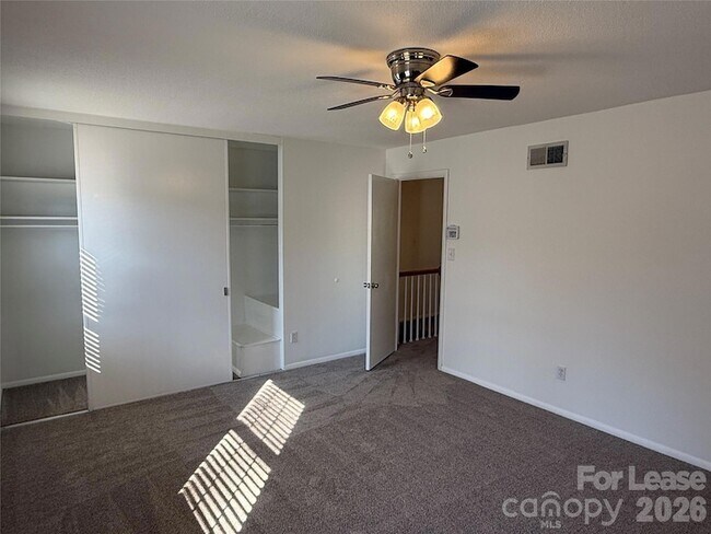 Building Photo - 4605 Hedgemore Dr