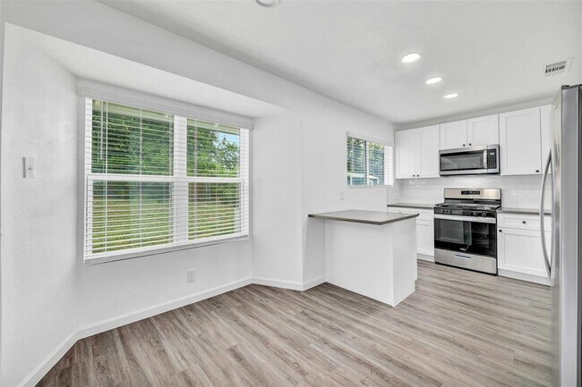 Building Photo - 6506 King George Dr