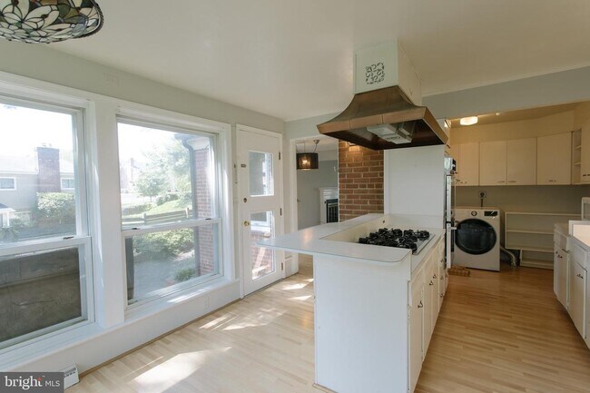 Building Photo - 2809 Pierpont St