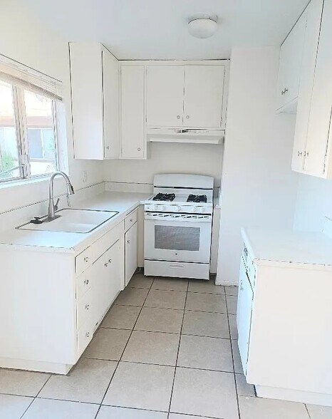 Building Photo - 751 Upton Dr
