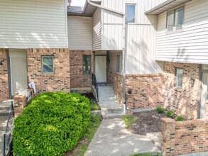 Building Photo - 305 Foxfire Dr