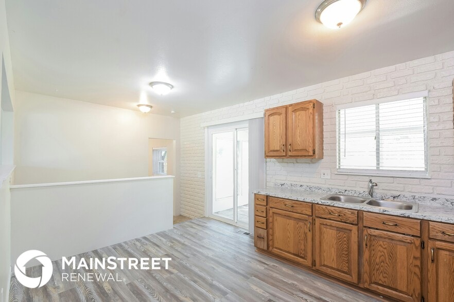 Building Photo - 1659 Cottonwood St