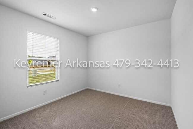 Building Photo - Stunning Newer Construction in Fayetteville!