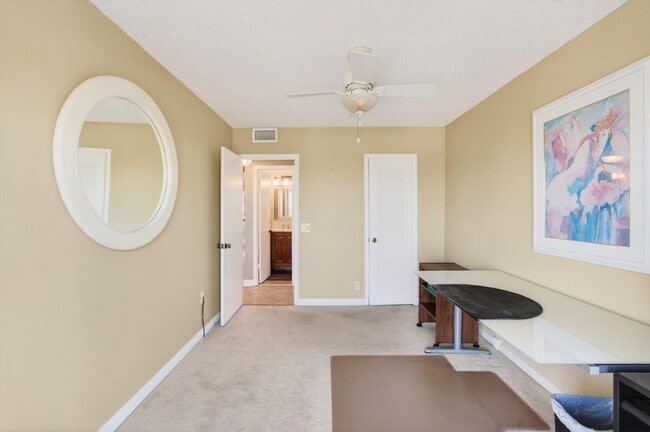 Building Photo - 33 Fanshaw A