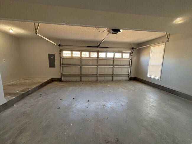 Building Photo - 1231 Beaver Trail Dr