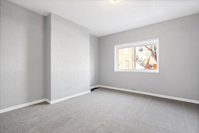 Building Photo - 176 42nd St