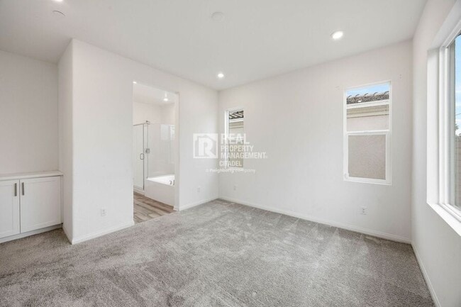 Building Photo - 365 Huntington Ct