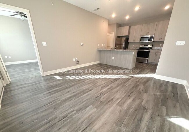 Building Photo - 1 Bedroom Luxury Apartment in the Northland of KCMO
