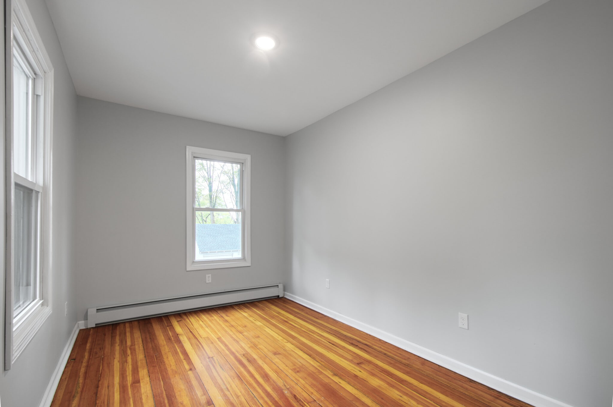 Master Bedroom Corner Windows - 30 Cooper St