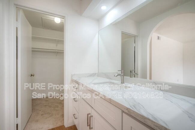 Building Photo - 3540 Roselle Ave