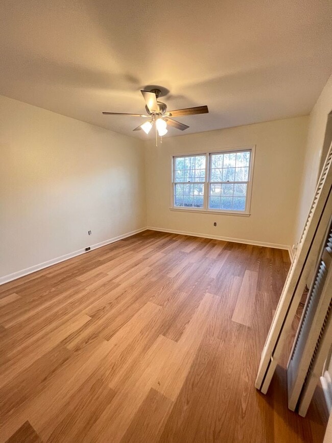 Building Photo - 115 Simmons Rd