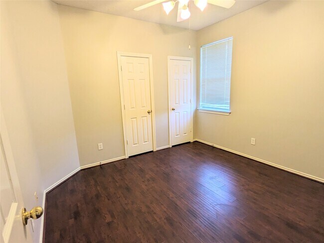 Building Photo - 2410 Ligustrum Flower Dr
