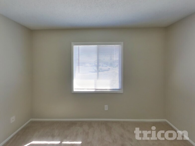 Building Photo - 3644 N 89th Ave